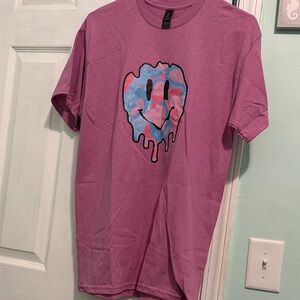 🌟 Gildan  Purple Smiley Graphic Tee. NWOT